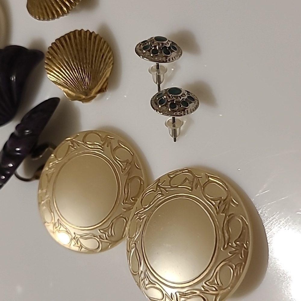 Set of 8 Clip on, and Pierced Earrings - Picture 5 of 14